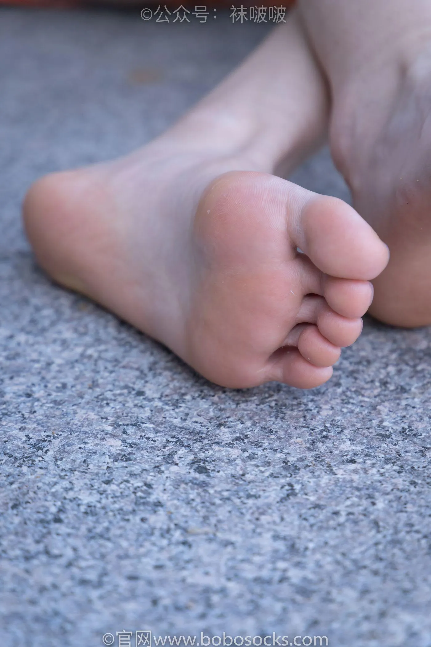 [BoBoSocks袜啵啵]NO.006 小米-运动鞋、白色小腿袜、裸足 [130P]插图2
